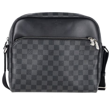louis vuitton dayton reporter bag